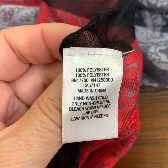 {Target}76”x 44” Sheer Grays/Blk/Red Floral Design Scarf - Picture 6 of 7